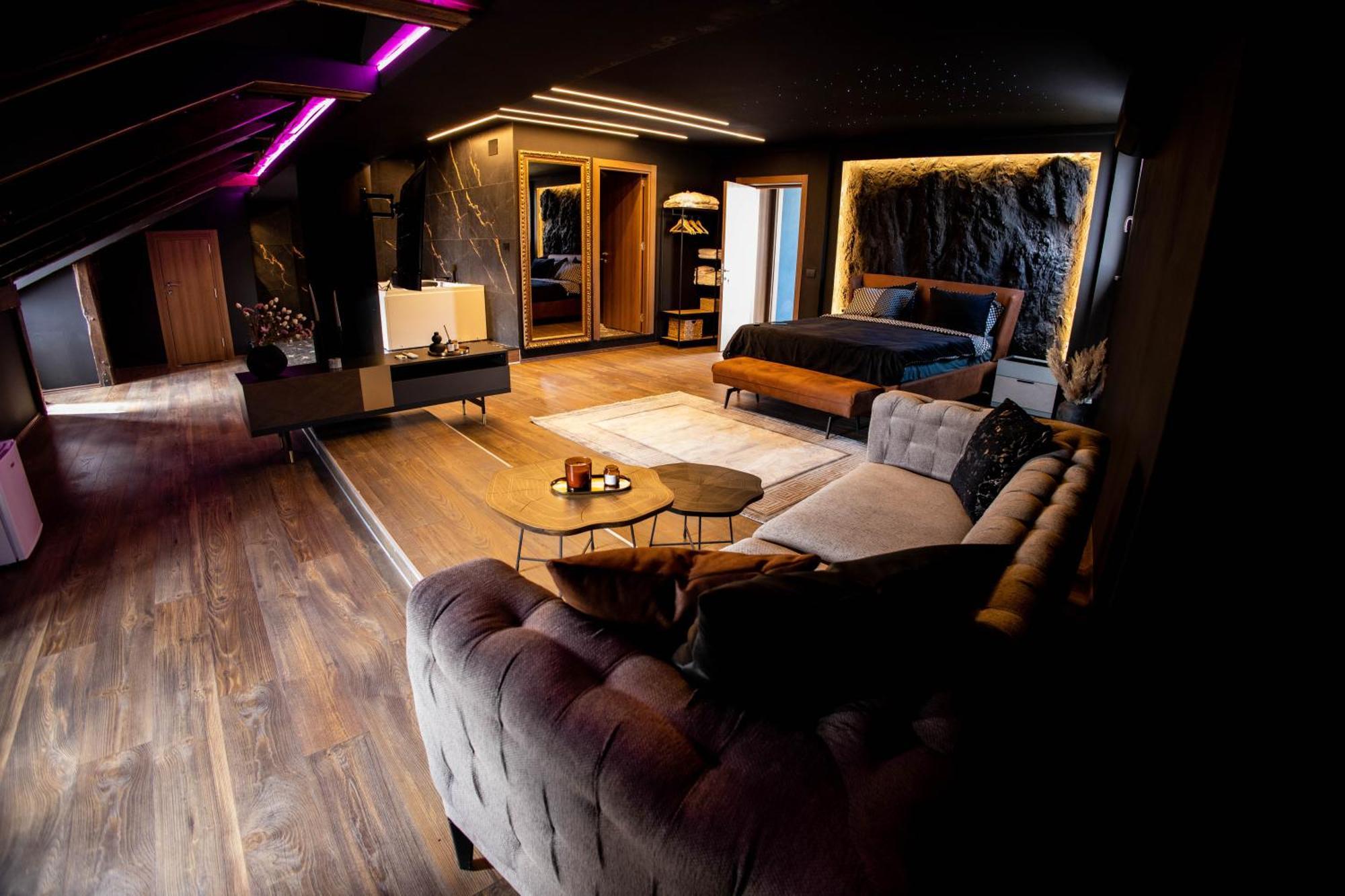 Unique Luxury *